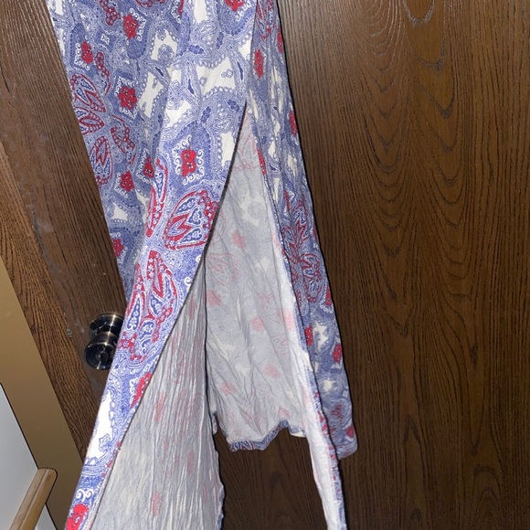 This beautiful skirt with two slits up the legs! - Picture 3 of 3